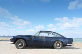 Aston Martin DB4 'Series V' Vantage Sports Saloon (1963) - Scheunenfund und Restaurierungsobjekt - am 18. Mai 2013 an der Aston Martin Works Bonhams-Versteigerung in Newport verkauft Aston Martin DB4 'Series V' Vantage Sports Saloon (1963) - Scheunenfund und Restaurierungsobjekt - am 18. Mai 2013 an der Aston Martin Works Bonhams-Versteigerung in Newport verkauft