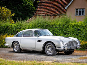 Aston Martin DB4 'Series V' Vantage Sports Saloon (1963) - als Lot 134 an der Bonhams Goodwood Festival of Speed Versteigerung 2025