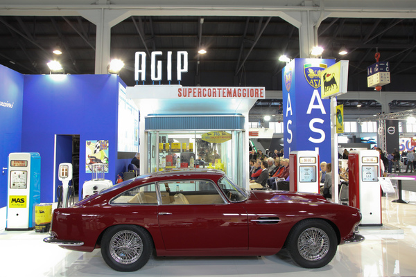 Image: Aston Martin DB4 stylishly presented at the AGIP service station - Auto e Moto d'Epoca in Padua 2018