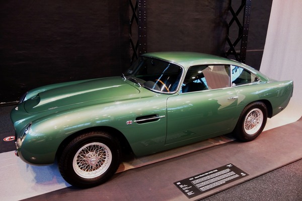 Aston Martin DB4 von 1961 - Sonderschau Supercars 2 in der Autoworld Brüssel 2022/2023