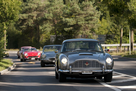Aston Martin DB5 (1964) - am Start beim GP Suisse 2012 in der Kategorie Sport- und Tourenwagen 1963 - 1971