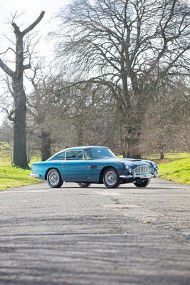 Aston Martin DB5 (1964) war der teuerste Wagen an der Versteigerung von Bonhams anlässlich des 77. Goodwood Members Meetings 2019