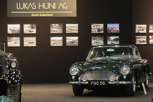 Aston Martin DB5 (1965) - auf dem Lukas-Hüni-Stand - Rétromobile Paris 2024