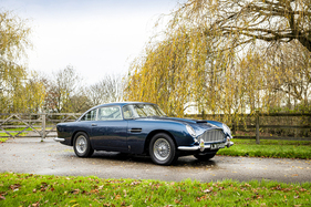 Aston Martin DB5 4.2-Litre Sports Saloon (1964) - als Lot 111 an der Bonhams Bond Street Versteigerung am 16. Dezember 2020