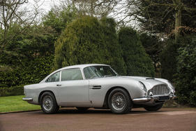 Aston Martin DB5 4.2-Litre Sports Saloon (1964) - angeboten als Lot 211 an der Aston Martin Werksversteigerung von Bonhams am 9. Mai 2015