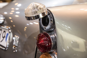 Aston-Martin DB5 James Bond (1964) - Ölwerfer - Rétromobile Paris 2017