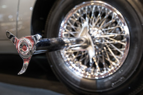 Aston-Martin DB5 James Bond (1964) - der Reifenschlitzer - Rétromobile Paris 2017