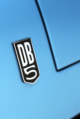 Aston Martin DB5 Schriftzug – 60 Jahre Aston Martin DB5 Aston Martin DB5 Schriftzug – 60 Jahre Aston Martin DB5