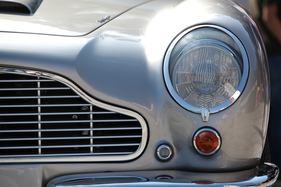 Aston Martin DB5 mit Scheinwerfer unter Glas - Eindrücke DolderClassics vom 7. September 2014