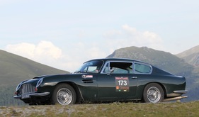 Aston Martin DB6 (1966) - an der Ennstal Classic 2011 (EP4 173)