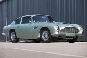 Aston Martin DB6 Vantage Sports Saloon (1966) - angeboten als Lot 235 an der Aston Martin Werksversteigerung von Bonhams am 9. Mai 2015