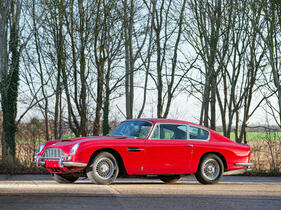 Aston Martin DB6 Vantage Sports Saloon (1967) - Lot 138 an der Bonhams Versteigerung "Les Grandes Marques du Monde à Paris" am 1. Februar 2024