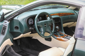 Aston Martin DB7 (1996) - Leder, Holz und hochflorige Teppiche