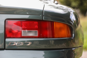 Aston Martin DB7 (1996) - breite Rückleuchten