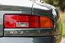 Aston Martin DB7 (1996) - breite Rückleuchten (© Bruno von Rotz, 2023) Aston Martin DB7 (1996) - breite Rückleuchten (© Bruno von Rotz, 2023)
