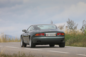 Aston Martin DB7 (1996) - kann bis über 260 km/h schnell fahren Aston Martin DB7 (1996) - kann bis über 260 km/h schnell fahren