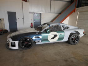 Aston Martin DB7 GT Six-cylinder Race Car Project - angeboten als Lot 226 an der Aston Martin Werksversteigerung von Bonhams am 9. Mai 2015