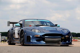 Aston Martin DB7 V12 Race Car (2004) - angeboten als Lot 224 an der Aston Martin Werksversteigerung von Bonhams am 9. Mai 2015