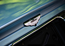 Bild: Aston Martin DB7 V12 Vantage Coupé (2003) - Aston-Martin-Zeichen