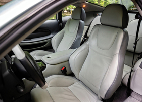 Aston Martin DB7 V12 Vantage Coupé (2003) - Sitze (von Recaro) mit gutem Seitenhalt vorne