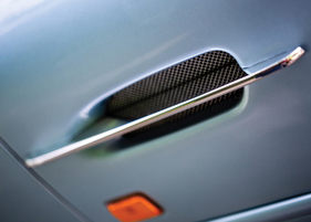 Aston Martin DB7 V12 Vantage Coupé (2003) - charakteristische Luftauslässe auf der Flanke