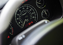Bild: Aston Martin DB7 V12 Vantage Coupé (2003) - schön gezeichnete Rundinstrumente