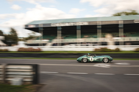 Bild Aston Martin DBR1 (1959) - Wolfgang Friedrichs im Rennen um die Sussex Trophy - Goodwood Revival 2018