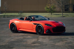 Aston Martin DBS 770 Ultimate Volante (2023) - als Lot 36 an der Bonhams Miami Versteigerung 2025