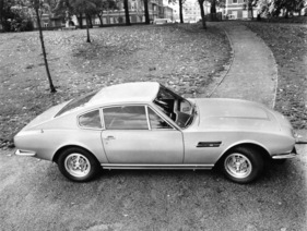 Aston Martin DBS V8 (1971) - viersitziges Coupé mit mächtigem V8-Motor