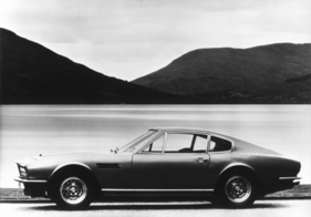 Aston Martin DBS V8 (1972) - klassische Silhouette