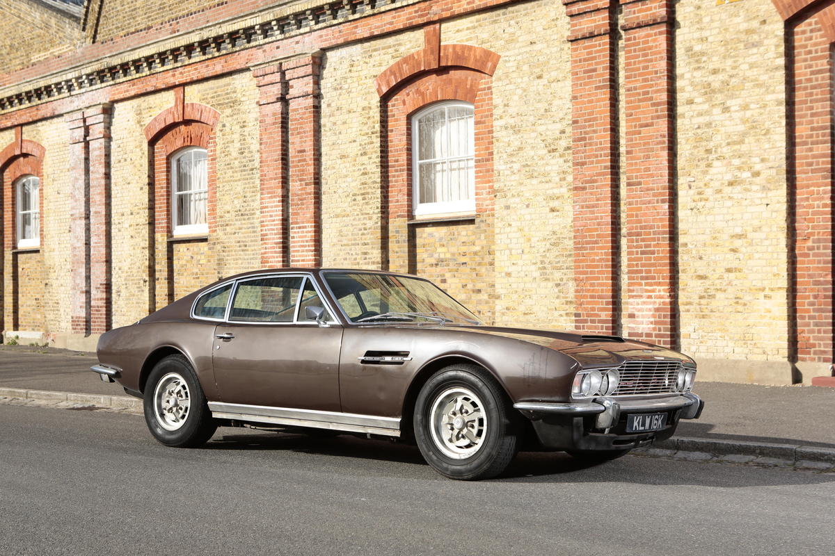 Aston Martin DBS V8 Automatic Sports Saloon (1971) - angeboten als Lot 249 an der Aston Martin Werksversteigerung von Bonhams am 9. Mai 2015