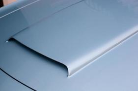 Aston Martin DBS Vantage (1968) - Hutse für die Atmung der Weber-Vergaser