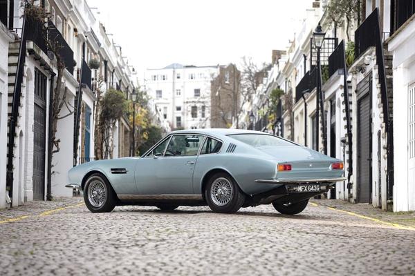 Aston Martin DBS Vantage (1968) - kleine Rückleuchten, kurze Heckklappe