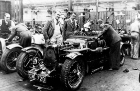 Aston Martin LM 20 - Ein LM 20 wird in der Werkstatt von Aston Martin in Feltham repariert