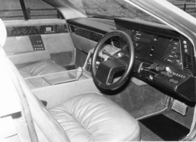 Aston Martin Lagonda (1982) - Interior of a 1982 model, already with gearshift