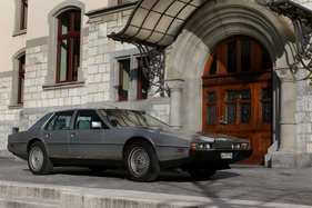 Aston Martin Lagonda (1984) - the flat saloon is 528 cm long and 181 cm wide