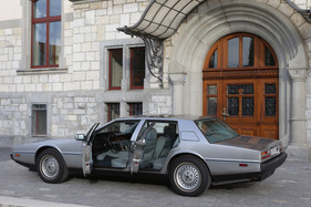 Aston Martin Lagonda (1984) - access through four doors
