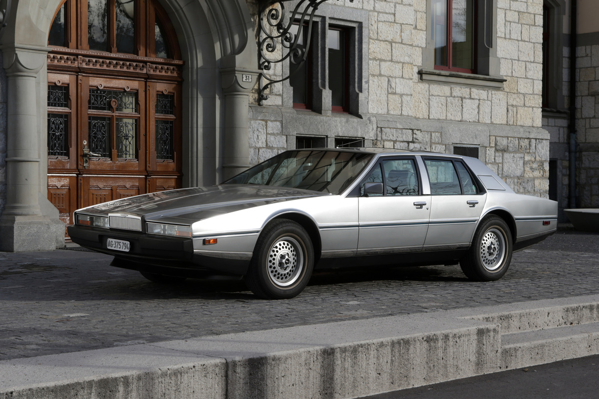 Aston Martin Lagonda (1984) - the front is very low, the radiator had to be designed flat