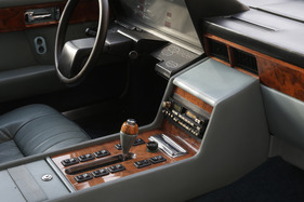 Aston Martin Lagonda (1984) - only the first prototypes had a sensor button control for the automatic transmission, later a conventional gearshift followed
