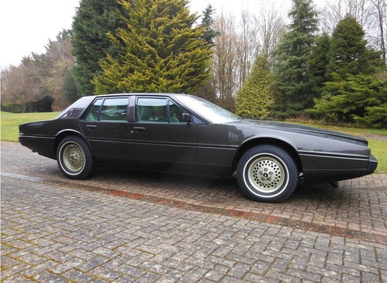 Aston Martin Lagonda Saloon (1984) - versteigert als Lot 203 an der Aston Martin Works Verteigerung von Bonhams am 17. Mai 2014