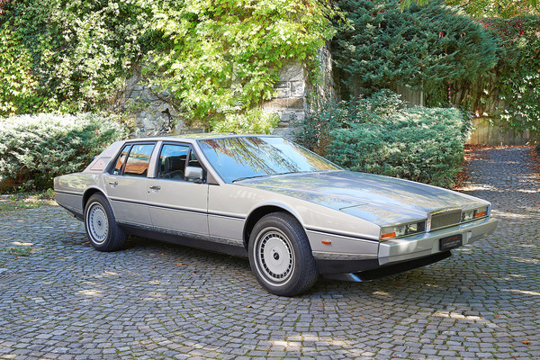 Aston Martin Lagonda Saloon from 1987 - registered for the vintage car gallery auction at the Swiss Classic World 2026