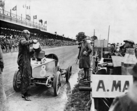Aston Martin TT1 (1922) - refueling at the 1922 French GP