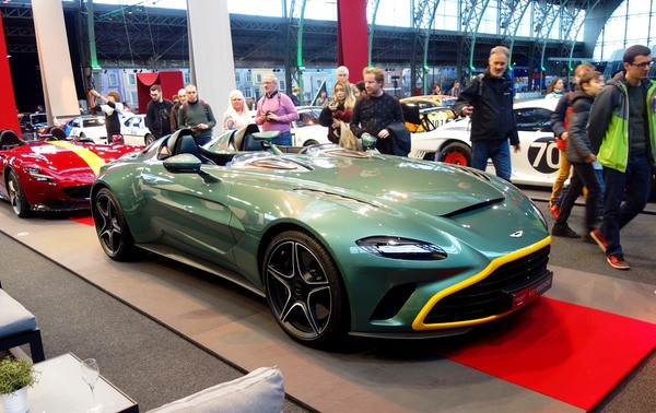 Aston Martin V12 Speedster von 2022 - Sonderschau Supercars 2 in der Autoworld Brüssel 2022/2023