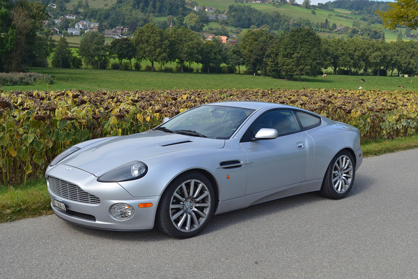 Aston Martin V12 Vanquish (2003) - als Lot 55 an der Versteigerung der Oldtimer Galerie in Toffen am 19. Oktober 2019
