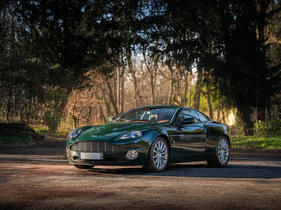 Aston Martin V12 Vanquish (2003) – angeboten als Lot Nr. 162 bei der Bonhams-Versteigerung in Paris am 6. Februar 2025