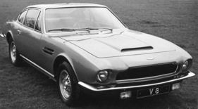 Aston Martin V8 (1973) - die Front änderte nach wenigen Jahren die Gestalt, das DBS verschwand