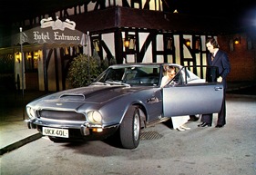 Aston Martin V8 (1974) - "Honey, wir sind da!"