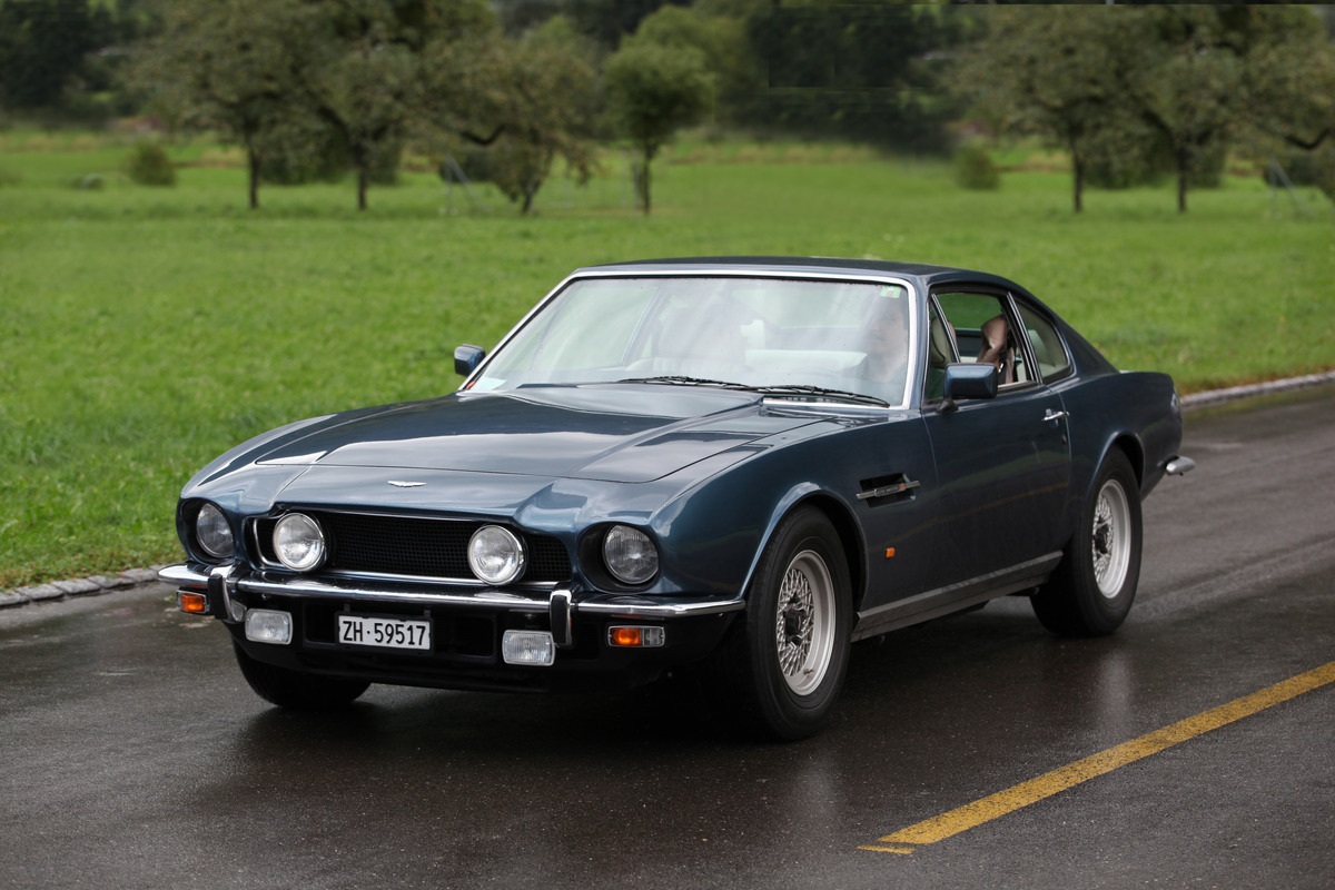 Aston Martin V8 (1979) am British Car Meeting 2012 - britische luxuriöse Sportlichkeit