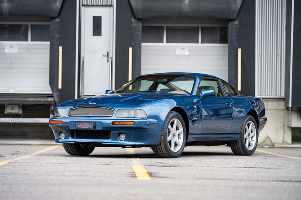 Bild: Aston Martin V8 Coupé (1997) - als Lot 104 an der Versteigerung der Oldtimer Galerie in Gstaad am 29. Dezember 2025