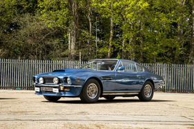 Aston Martin V8 Series 2 (1974) - als Lot 049 an der Bonhams MPH Bicester Heritage Versteigerung am 17. Juli 2021